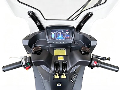 Cockpit and instrument panel